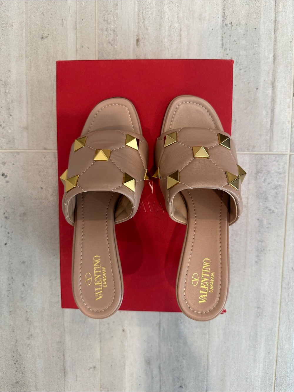 Valentino Garavani Beige Rockstud Quilted Slide Sandals